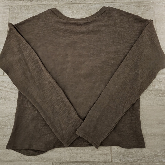 Very J Women's Long Sleeve Tan Colored Waist Length Top - sz small - Picture 3 of 3